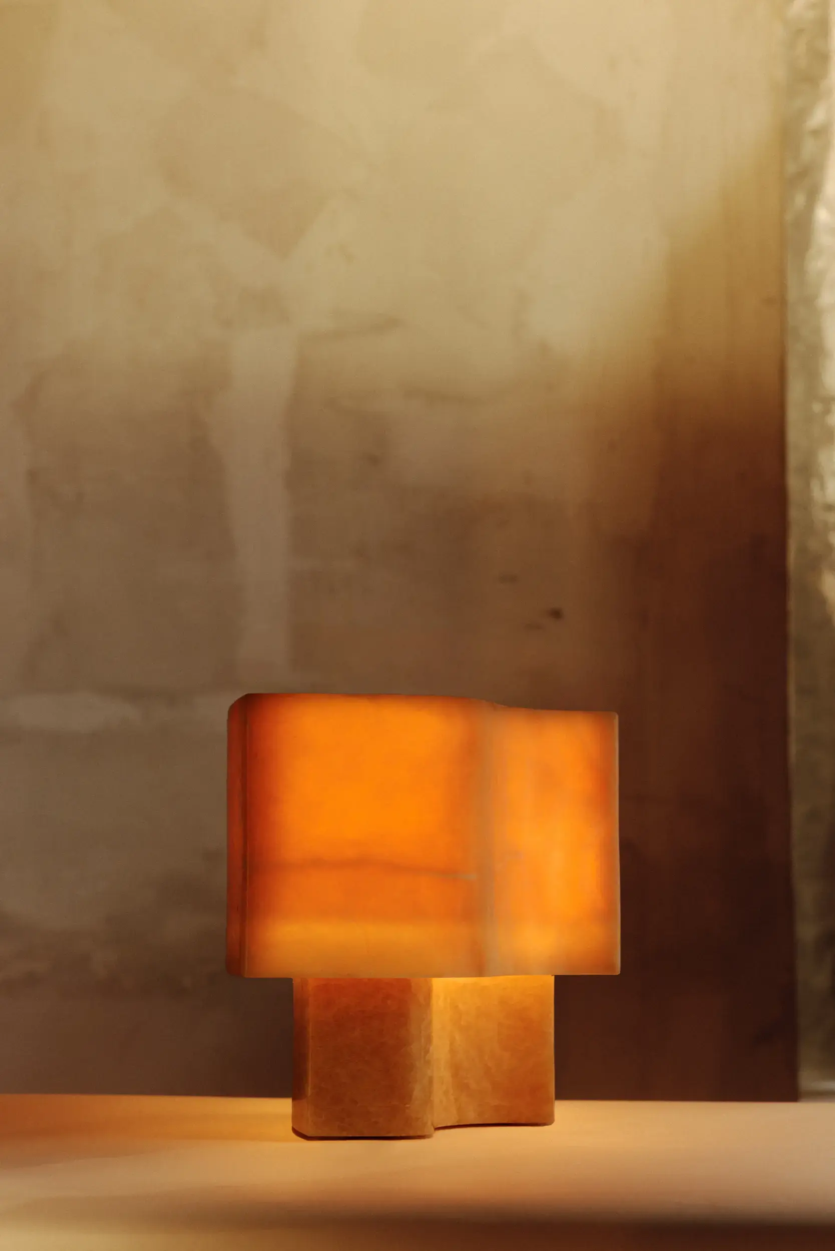 Offset Lamp - Honey Onyx - 345MM